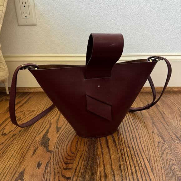 Carolina Santo Domingo Amphora Bucket Crossbody Wine - Picture 2 of 11